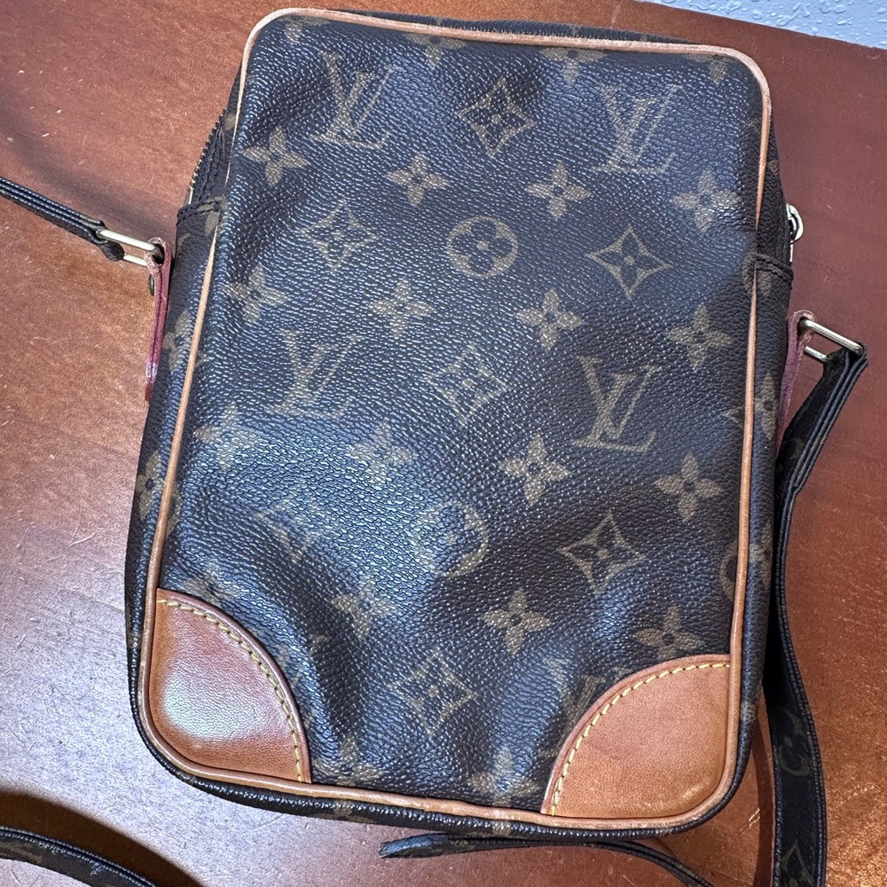 Auth Louis Vuitton Monogram
Canvas Danube M45266 Shoulder
Bag - Picture 5 of 16